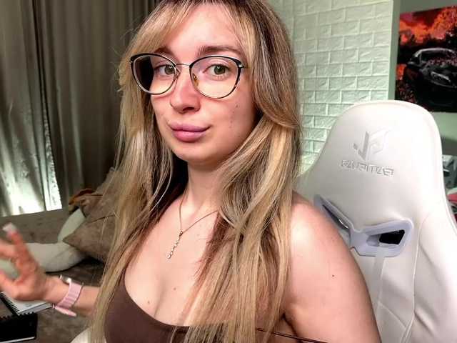 x-----x's BongaCams show and profile