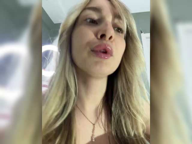 x-----x's BongaCams profile