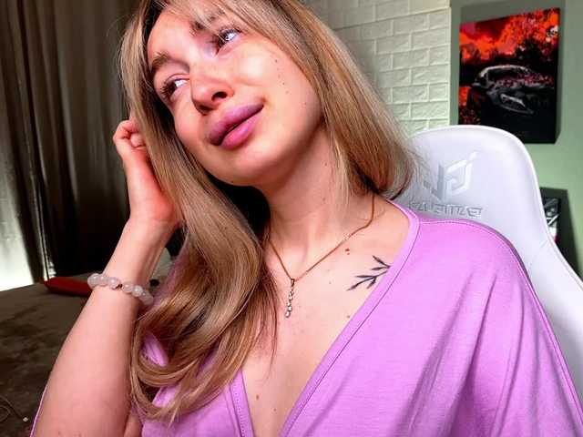 x-----x's BongaCams show and profile