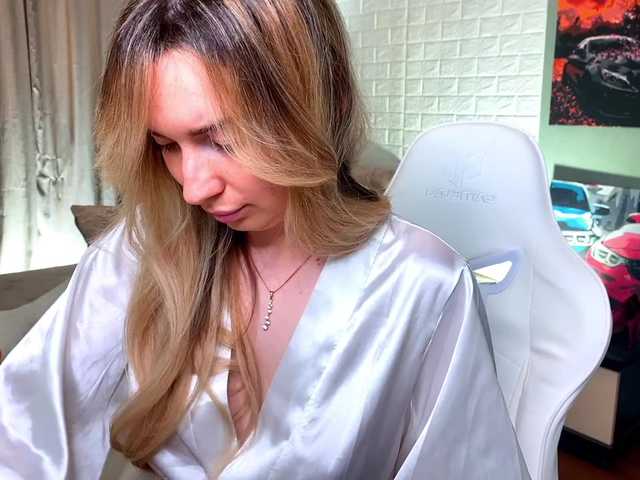 x-----x's BongaCams show and profile