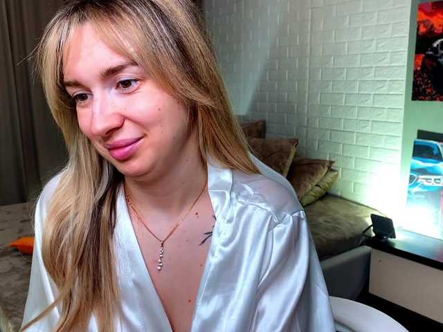 x-----x's BongaCams show and profile