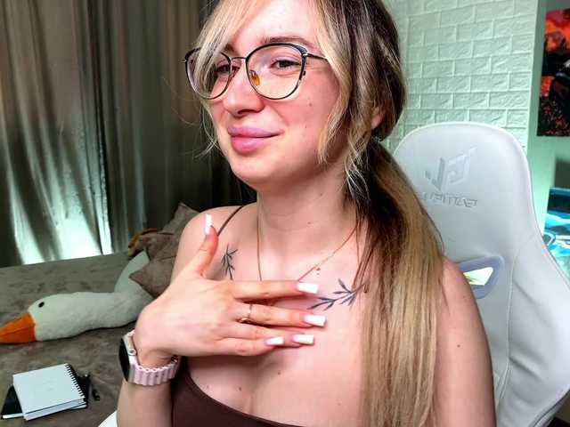 x-----x's BongaCams show and profile