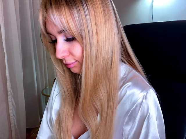 x-----x's BongaCams show and profile