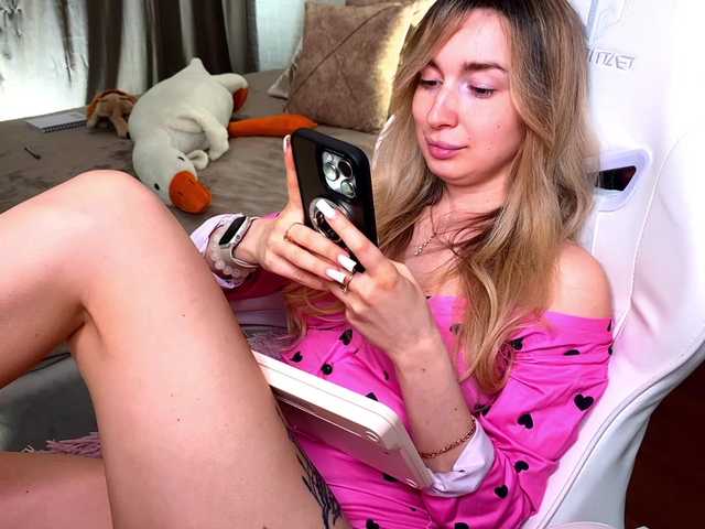 x-----x's BongaCams show and profile