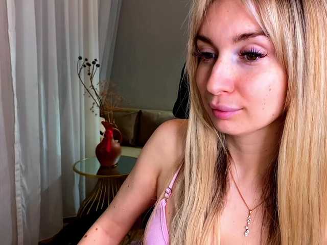 x-----x's BongaCams show and profile