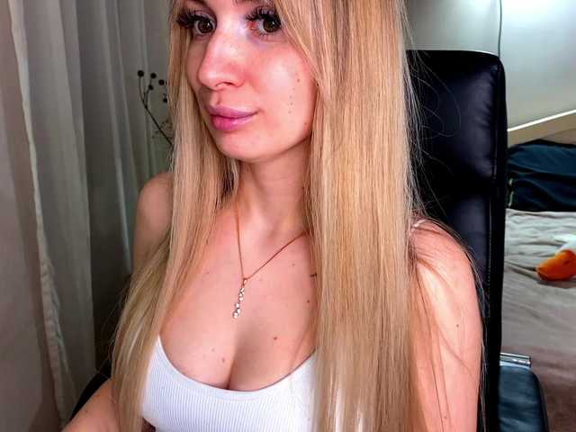 x-----x's BongaCams show and profile