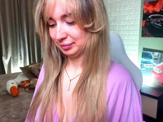 x-----x's BongaCams show and profile