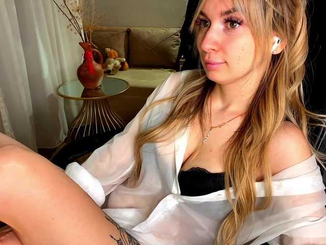 x-----x's BongaCams show and profile