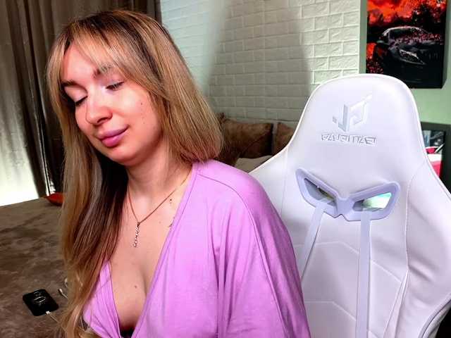 x-----x's BongaCams show and profile