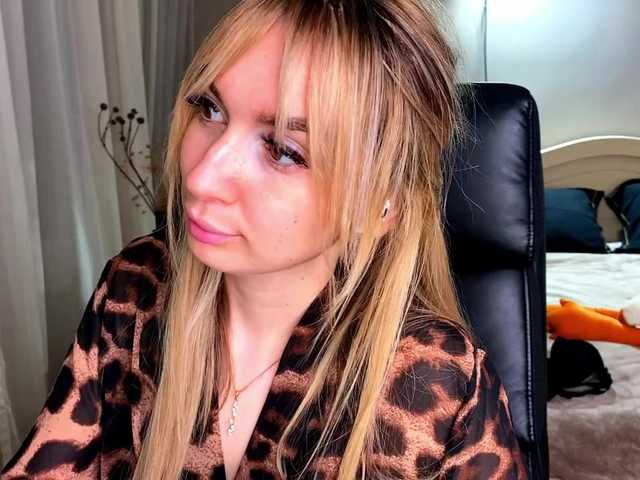 x-----x's BongaCams show and profile