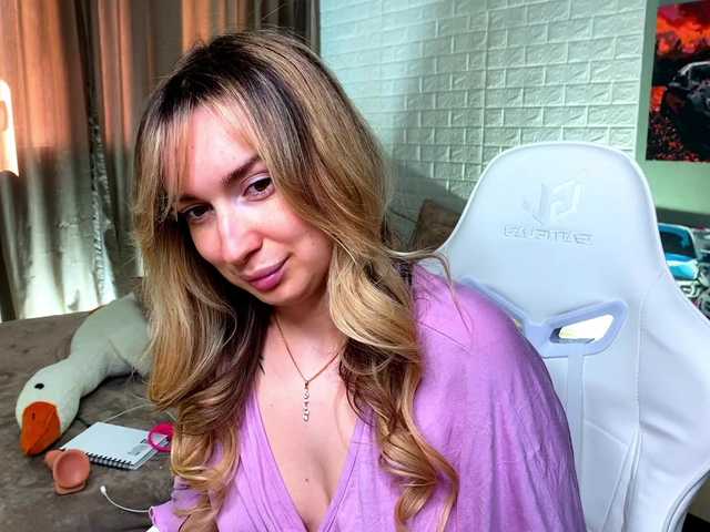 x-----x's BongaCams show and profile