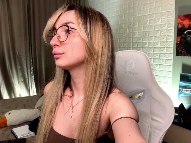 x-----x's BongaCams show and profile