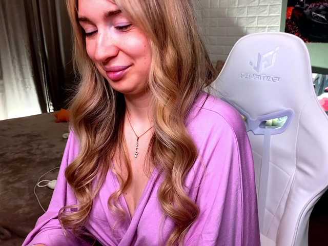 x-----x's BongaCams show and profile