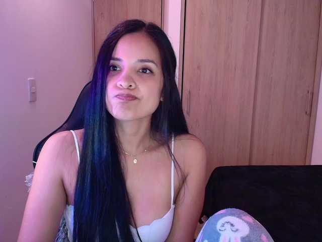 Sweety-Hottie webcam bongacams model stream image