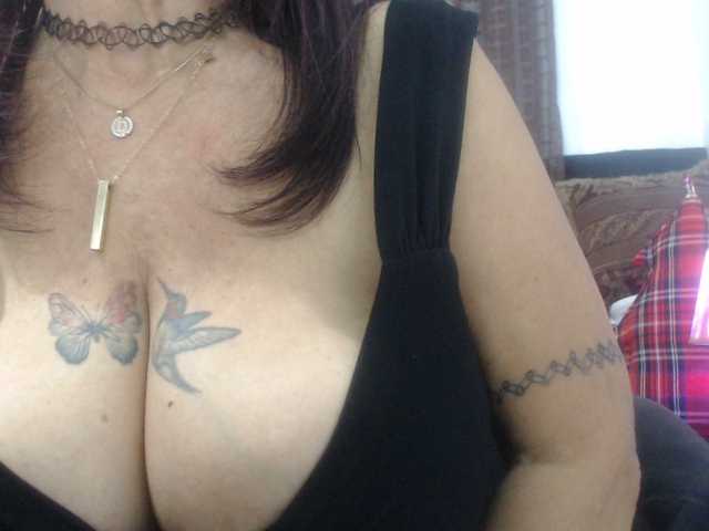 malenasaenz's BongaCams show and profile