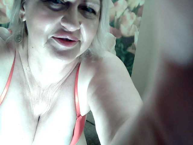 frau-martha's BongaCams show and profile