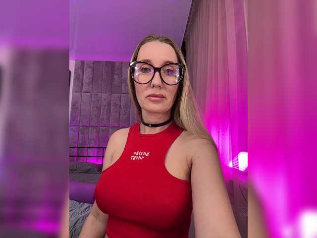 MizzEva's BongaCams show and profile