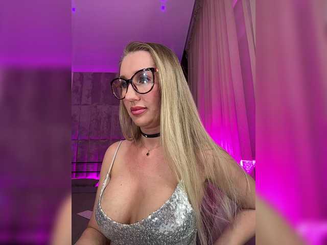 MizzEva's BongaCams show and profile