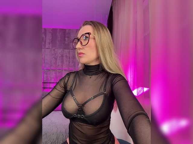 MizzEva webcam stream