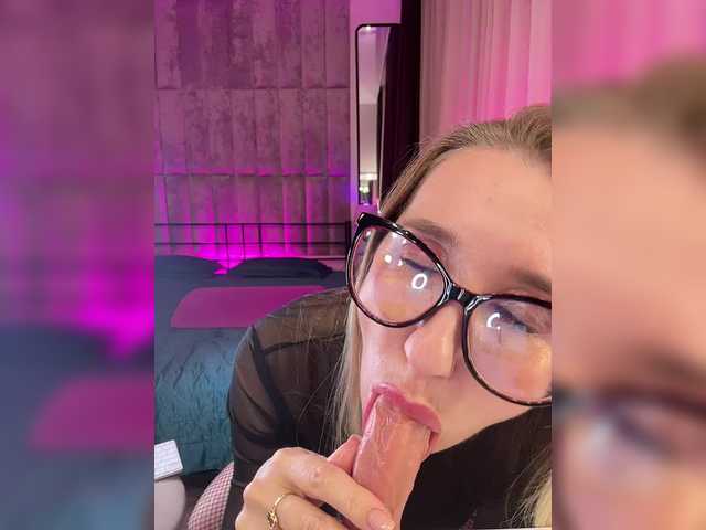 FreyaGreen's BongaCams show and profile