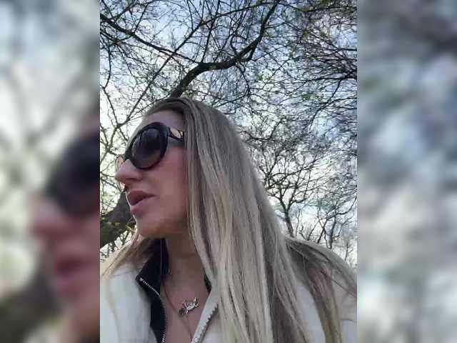 le modèle FreyaGreen est en webcam porno dans un show sur le site bongacams, il possède les tags suivants: White/Caucasian,Blonde,Shaved