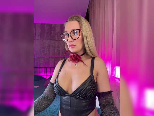 FreyaGreen's BongaCams show and profile