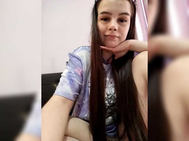 Lona-S's BongaCams show and profile