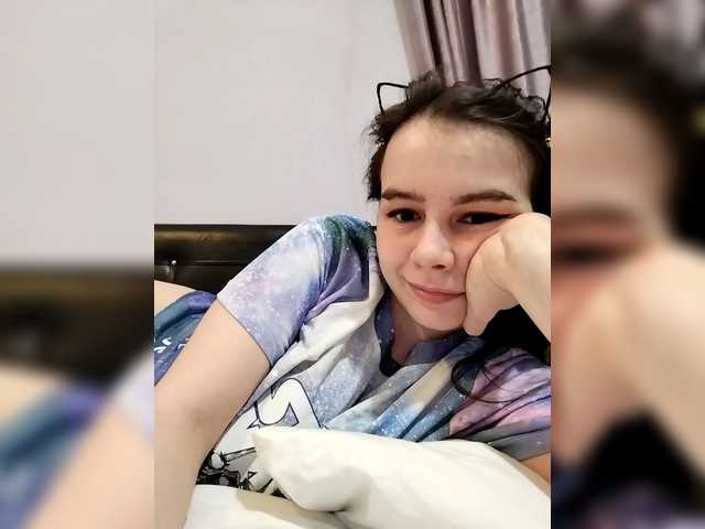 Lona-S's BongaCams show and profile