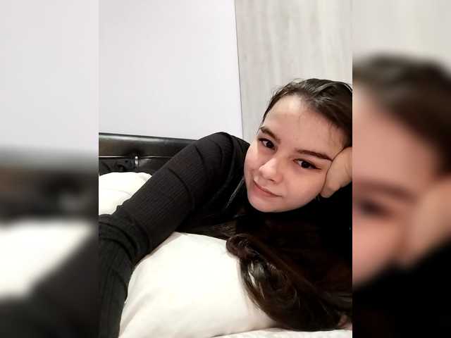 Lona-S's BongaCams show and profile