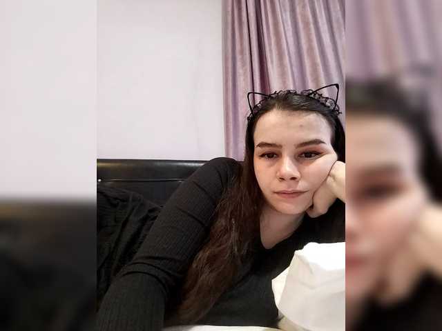 le modèle Lona-S est en webcam porno dans un show sur le site bongacams, il possède les tags suivants: White/Caucasian,Brunette,Shaved