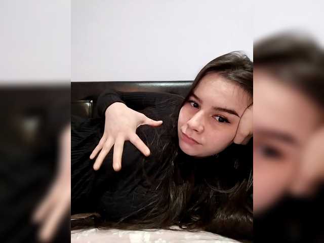 Lona-S's BongaCams show and profile