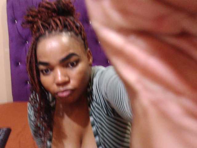 sexyeboncurvy's BongaCams show and profile