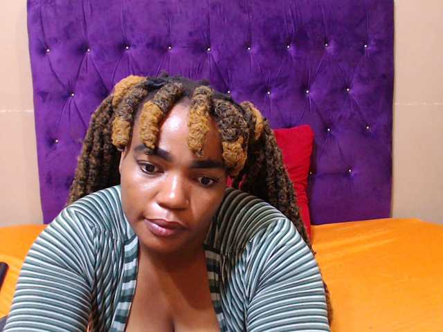 sexyeboncurvy's BongaCams show and profile