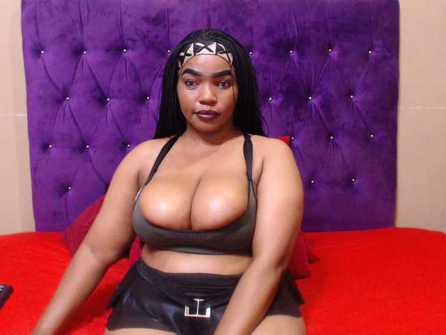 sexyeboncurvy's BongaCams show and profile
