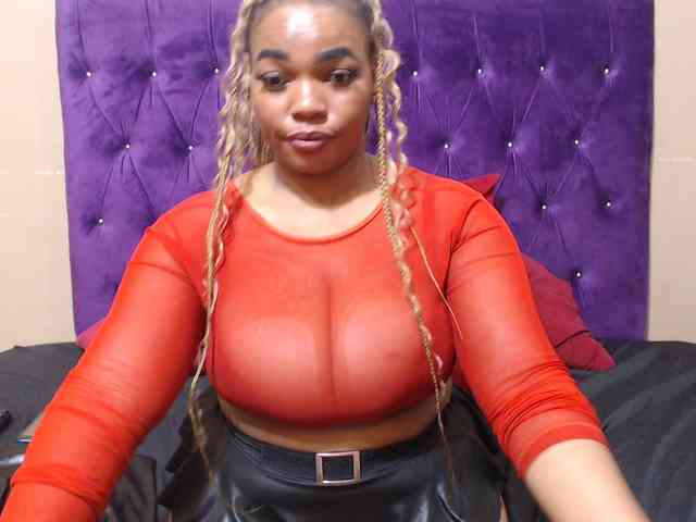 sexyeboncurvy webcam