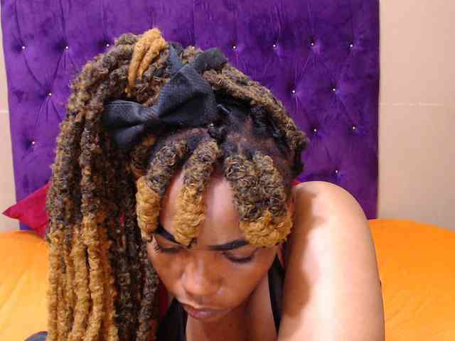 sexyeboncurvy webcam