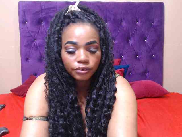 sexyeboncurvy webcam