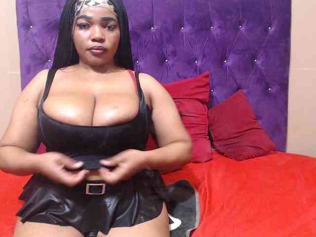 sexyeboncurvy webcam