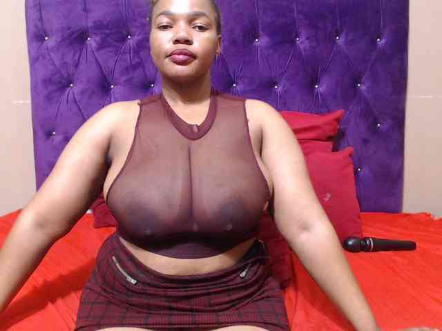 sexyeboncurvy webcam