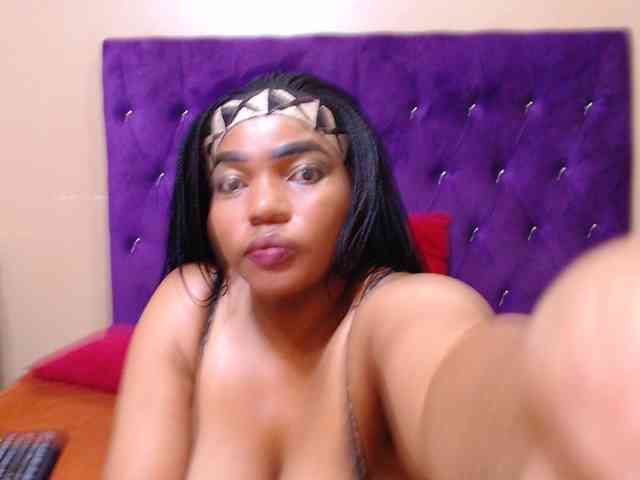 sexyeboncurvy webcam