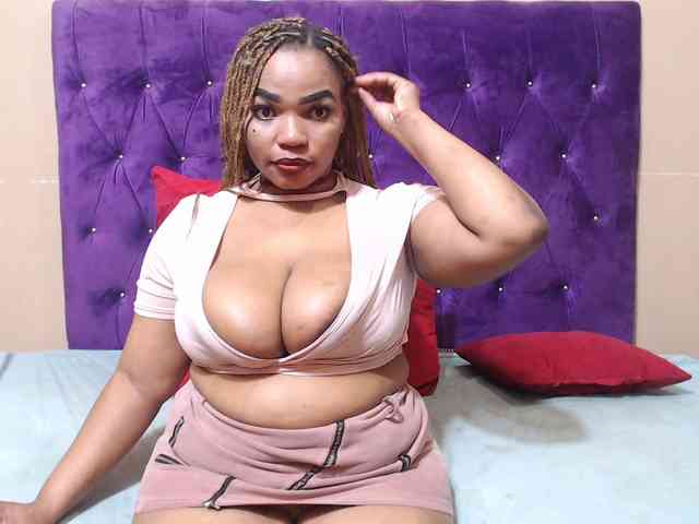 sexyeboncurvy webcam