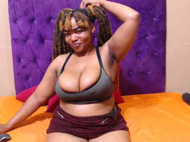 sexyeboncurvy webcam