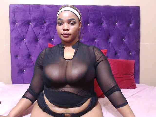 sexyeboncurvy webcam
