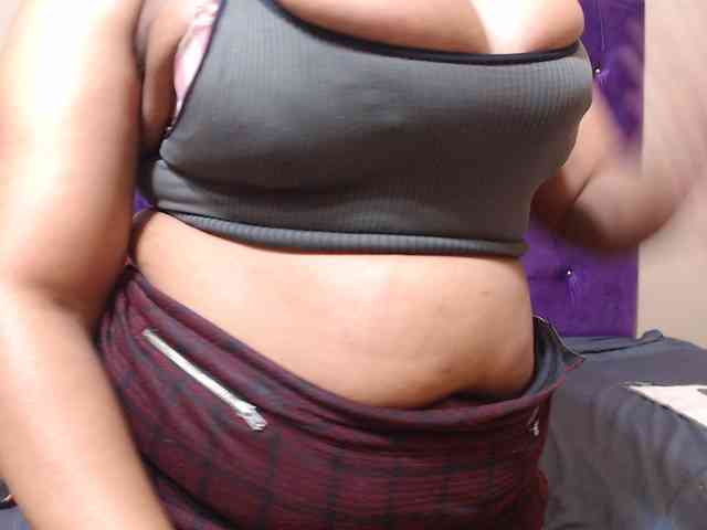 sexyeboncurvy webcam
