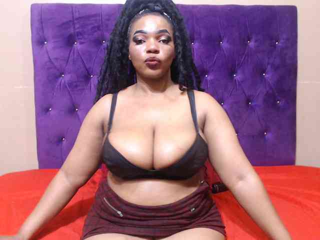 sexyeboncurvy webcam