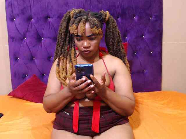 sexyeboncurvy webcam