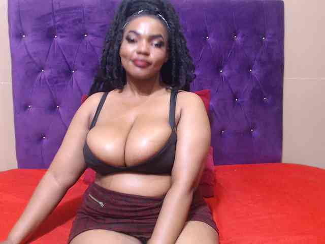 sexyeboncurvy webcam