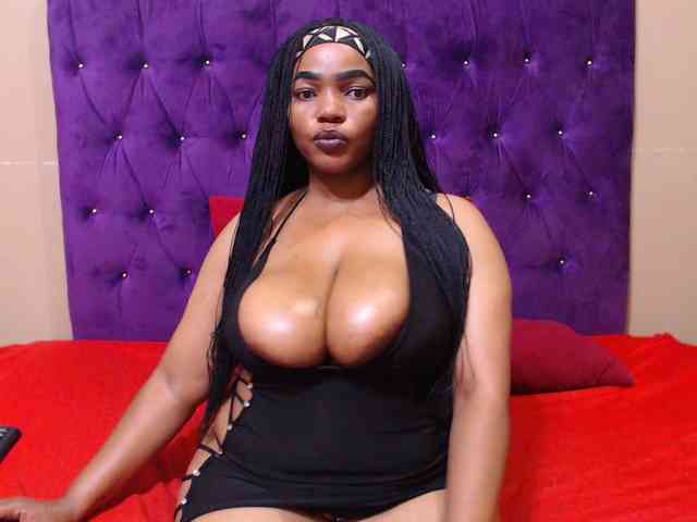 sexyeboncurvy webcam