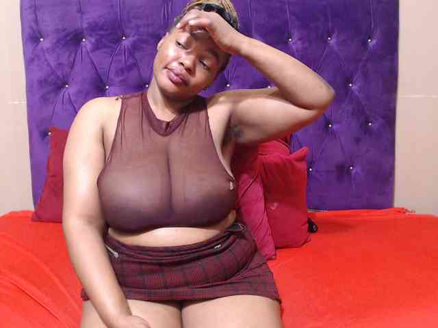sexyeboncurvy webcam