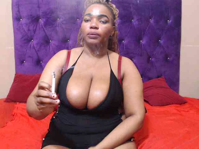 sexyeboncurvy webcam